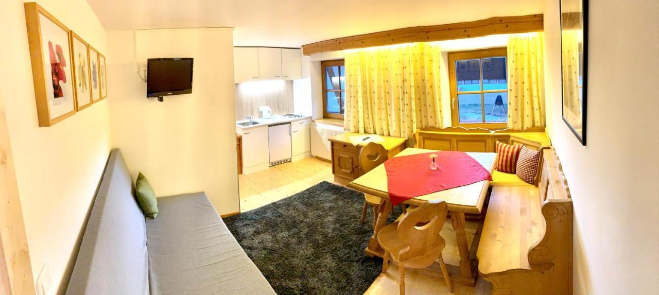 Gutshof Zum Schluxen Appartement Pinswang Buitenkant foto